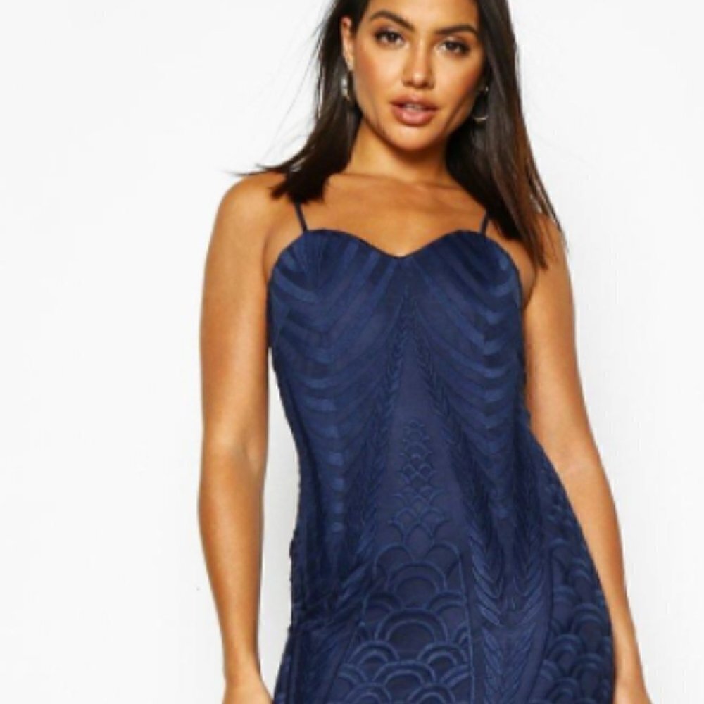 𝅺NWT- Boohoo Boutique -Mesh Lace Panelled Strappy Midi Dress